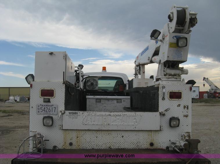 image for item L6317 2004 Chevrolet C7500 service truck with crane