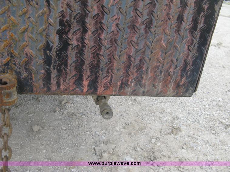 image for item L6317 2004 Chevrolet C7500 service truck with crane