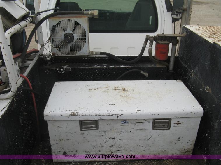 image for item L6317 2004 Chevrolet C7500 service truck with crane