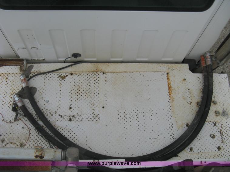 image for item L6317 2004 Chevrolet C7500 service truck with crane