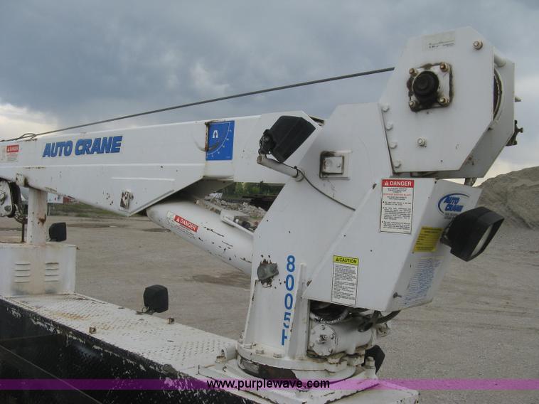 image for item L6317 2004 Chevrolet C7500 service truck with crane