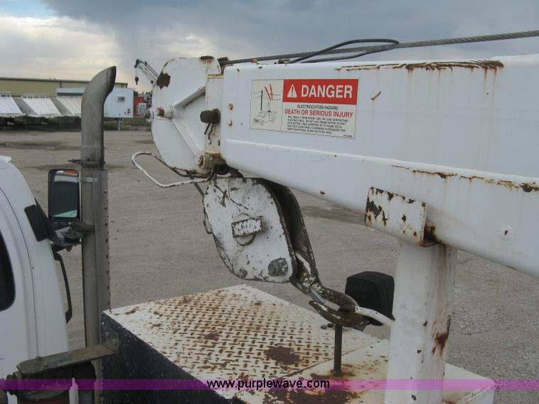 image for item L6317 2004 Chevrolet C7500 service truck with crane