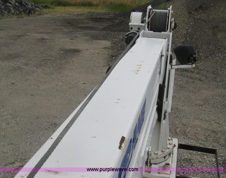 image for item L6317 2004 Chevrolet C7500 service truck with crane