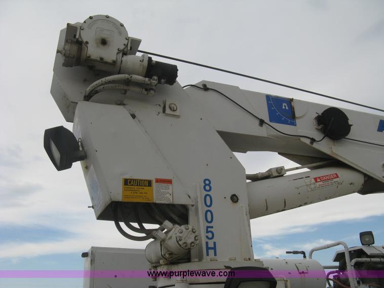 image for item L6317 2004 Chevrolet C7500 service truck with crane