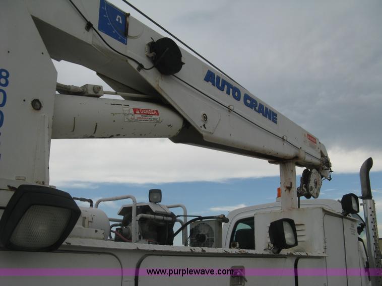 image for item L6317 2004 Chevrolet C7500 service truck with crane