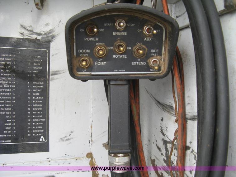 image for item L6317 2004 Chevrolet C7500 service truck with crane