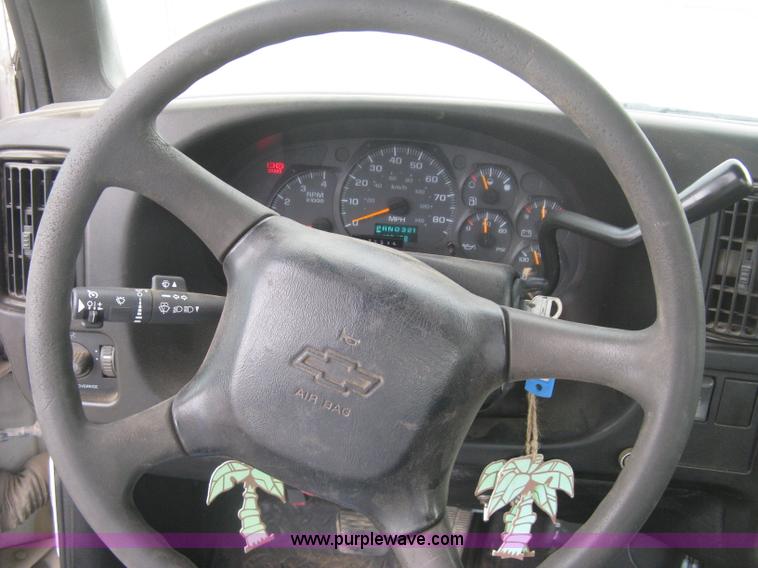 image for item L6317 2004 Chevrolet C7500 service truck with crane