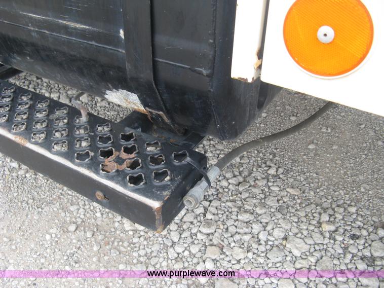 image for item L6317 2004 Chevrolet C7500 service truck with crane