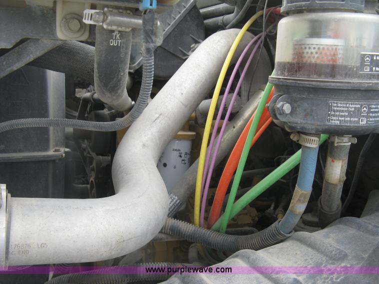 image for item L6317 2004 Chevrolet C7500 service truck with crane