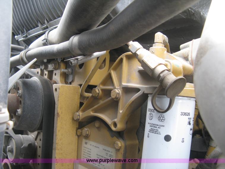 image for item L6317 2004 Chevrolet C7500 service truck with crane