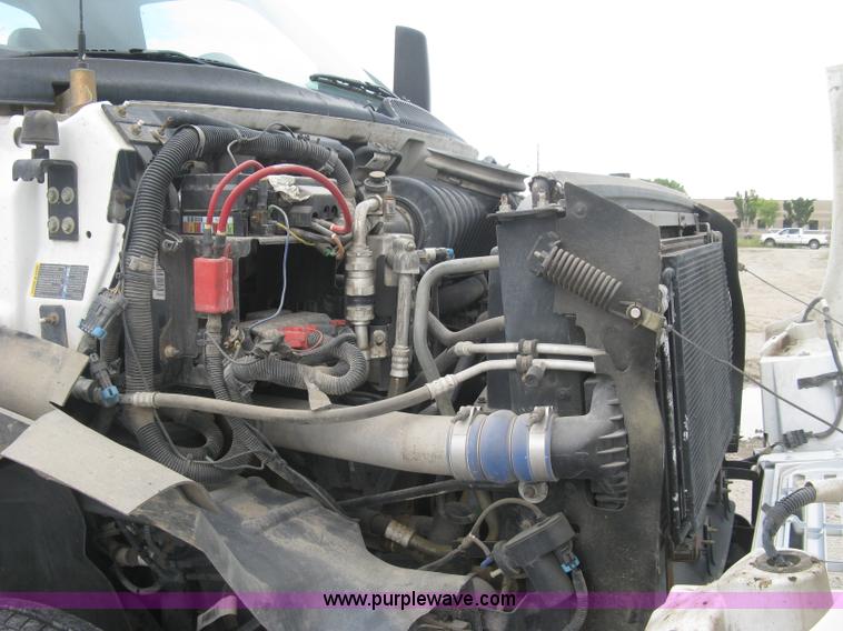 image for item L6317 2004 Chevrolet C7500 service truck with crane