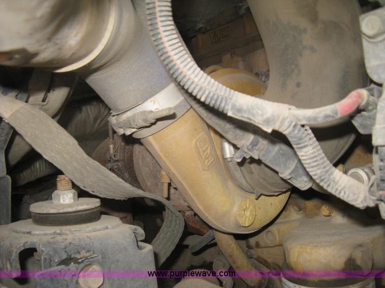 image for item L6317 2004 Chevrolet C7500 service truck with crane