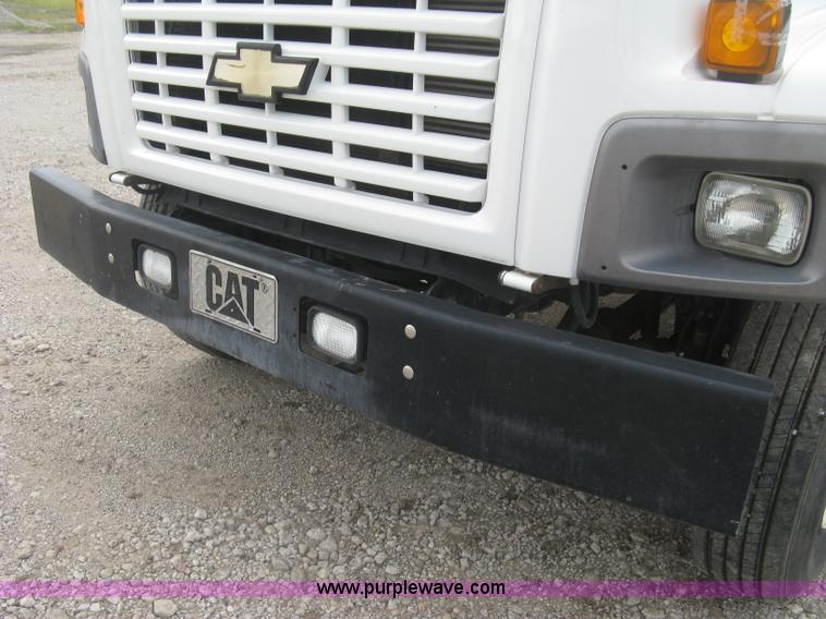 image for item L6317 2004 Chevrolet C7500 service truck with crane