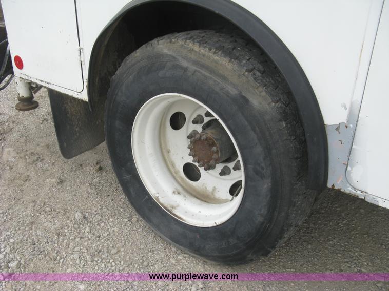 image for item L6317 2004 Chevrolet C7500 service truck with crane