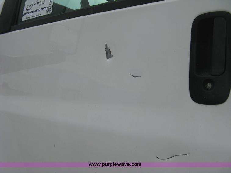 image for item L6317 2004 Chevrolet C7500 service truck with crane