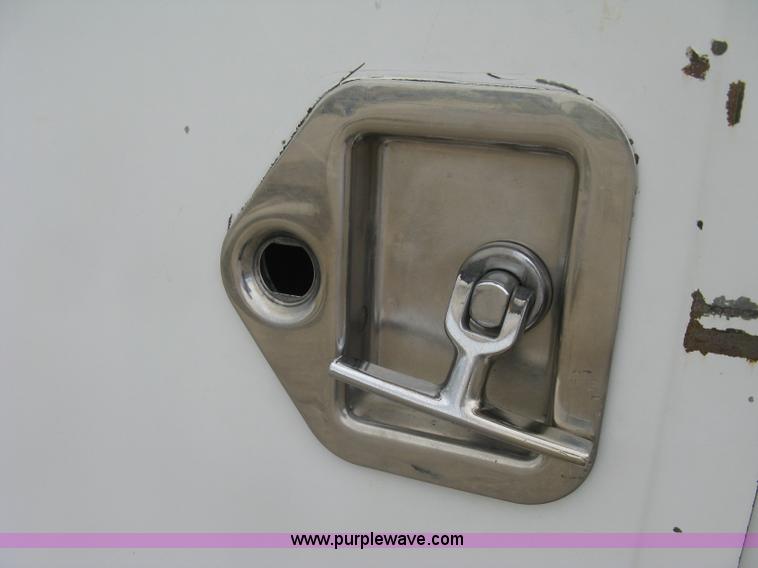 image for item L6317 2004 Chevrolet C7500 service truck with crane