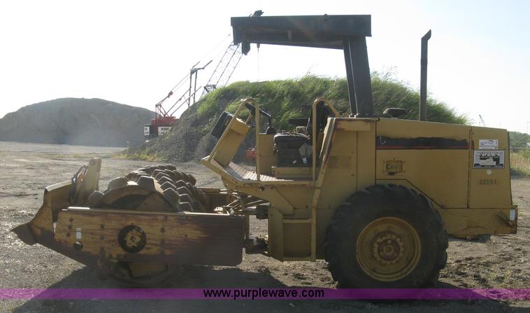 image for item L6326 1995 Caterpillar 2258A vibratory single drum compactor