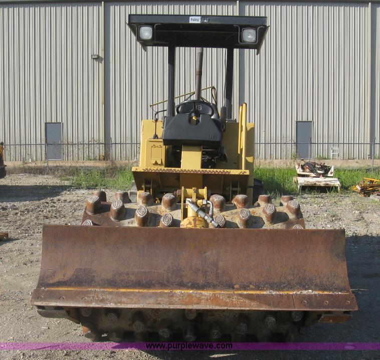 image for item L6326 1995 Caterpillar 2258A vibratory single drum compactor