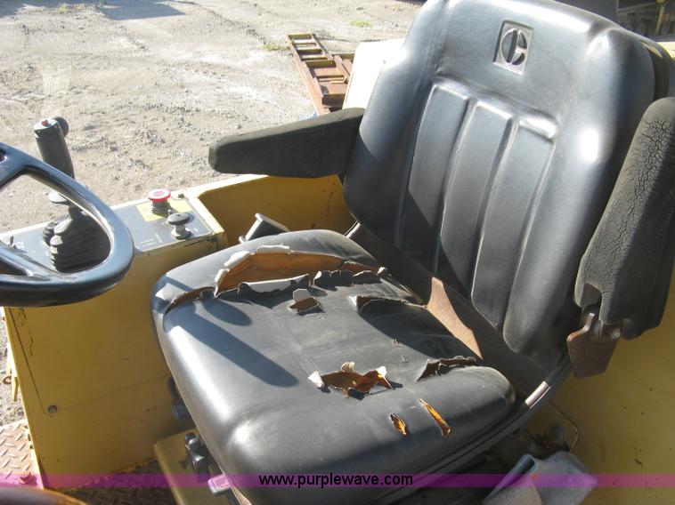 image for item L6326 1995 Caterpillar 2258A vibratory single drum compactor