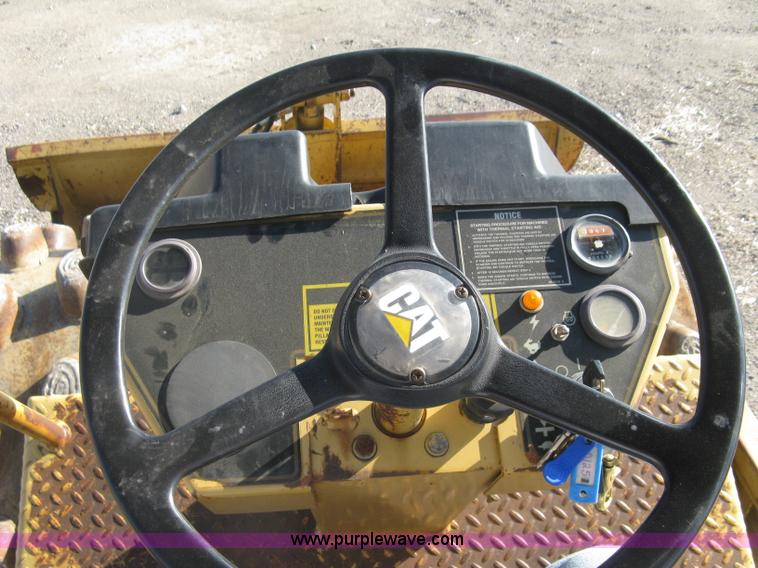 image for item L6326 1995 Caterpillar 2258A vibratory single drum compactor