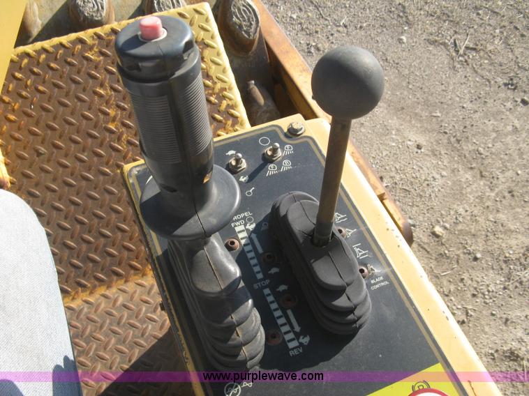 image for item L6326 1995 Caterpillar 2258A vibratory single drum compactor