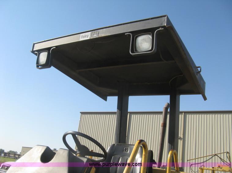 image for item L6326 1995 Caterpillar 2258A vibratory single drum compactor