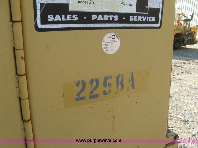 image for item L6326 1995 Caterpillar 2258A vibratory single drum compactor
