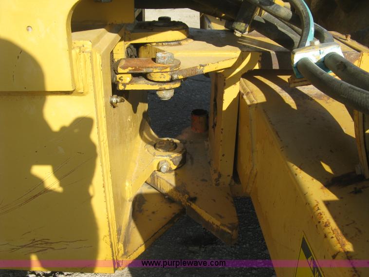 image for item L6326 1995 Caterpillar 2258A vibratory single drum compactor