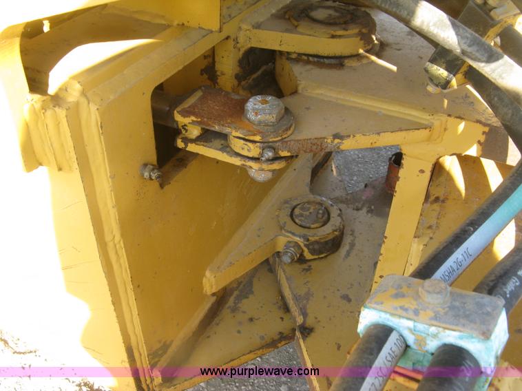image for item L6326 1995 Caterpillar 2258A vibratory single drum compactor