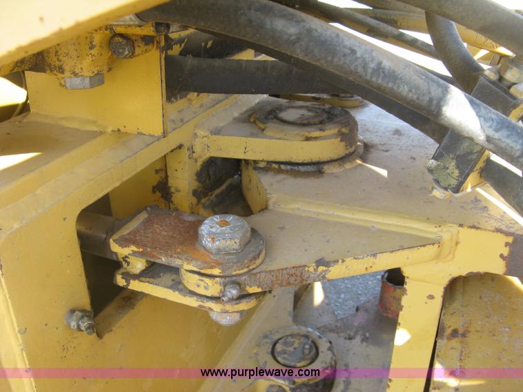 image for item L6326 1995 Caterpillar 2258A vibratory single drum compactor
