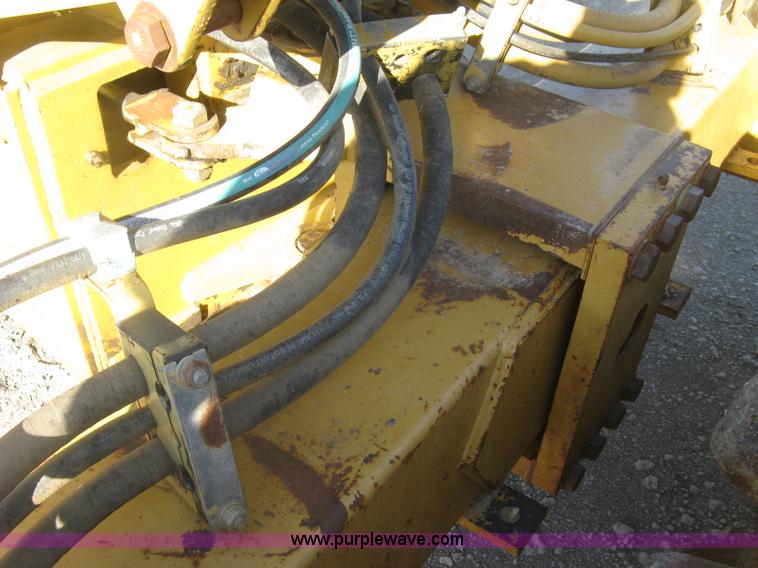 image for item L6326 1995 Caterpillar 2258A vibratory single drum compactor