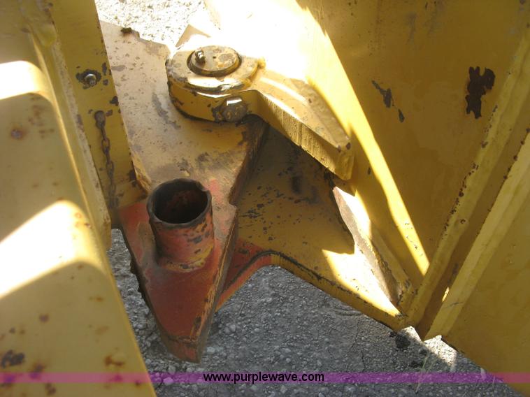 image for item L6326 1995 Caterpillar 2258A vibratory single drum compactor