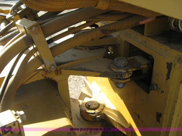 image for item L6326 1995 Caterpillar 2258A vibratory single drum compactor