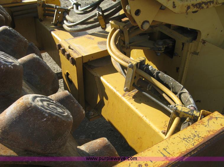 image for item L6326 1995 Caterpillar 2258A vibratory single drum compactor
