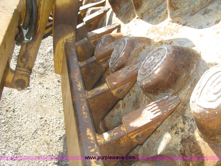 image for item L6326 1995 Caterpillar 2258A vibratory single drum compactor