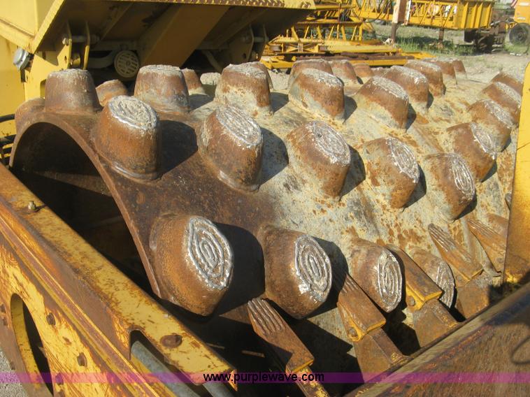 image for item L6326 1995 Caterpillar 2258A vibratory single drum compactor