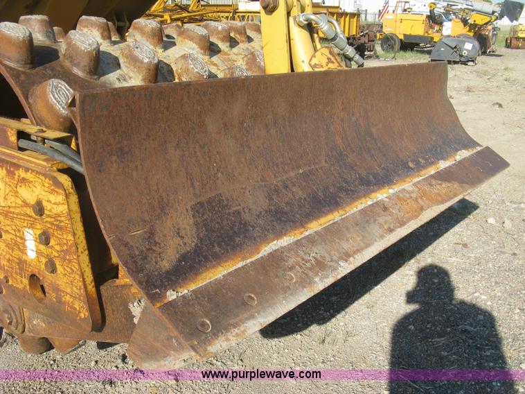 image for item L6326 1995 Caterpillar 2258A vibratory single drum compactor