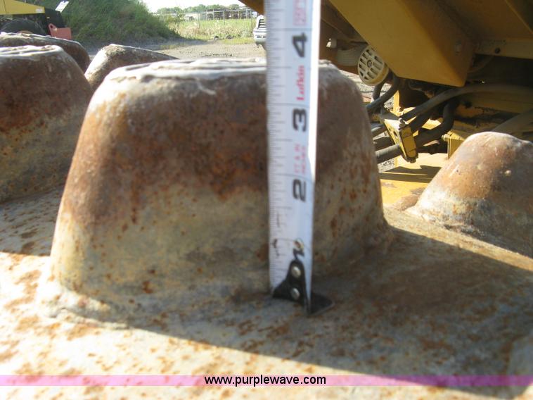 image for item L6326 1995 Caterpillar 2258A vibratory single drum compactor