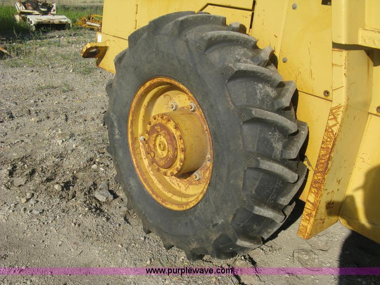 image for item L6326 1995 Caterpillar 2258A vibratory single drum compactor