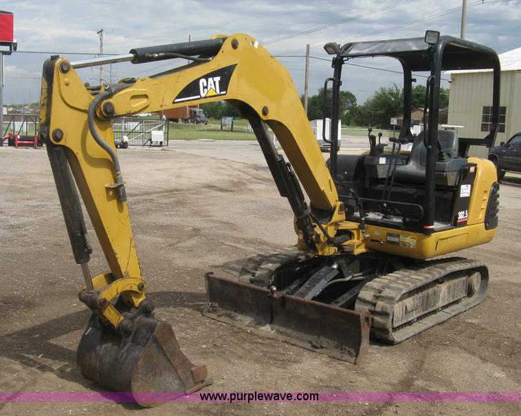 image for item L6341 2005 Caterpillar 302.5 mini excavator