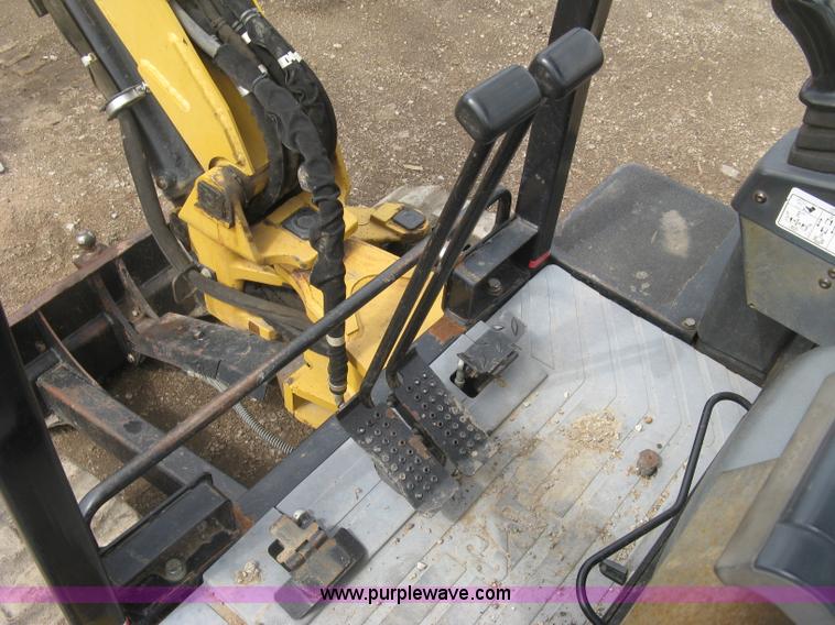 image for item L6341 2005 Caterpillar 302.5 mini excavator