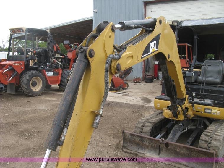 image for item L6341 2005 Caterpillar 302.5 mini excavator