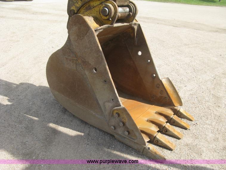 image for item L6363 2001 Caterpillar 320C L excavator