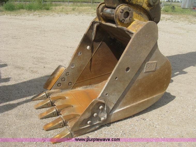 image for item L6363 2001 Caterpillar 320C L excavator