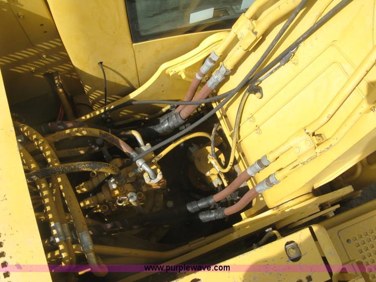 image for item L6363 2001 Caterpillar 320C L excavator