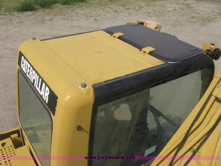 image for item L6363 2001 Caterpillar 320C L excavator