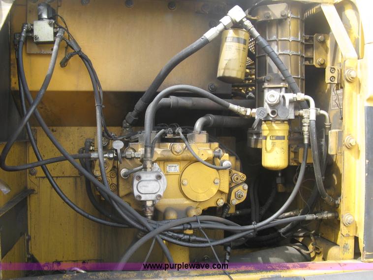 image for item L6363 2001 Caterpillar 320C L excavator