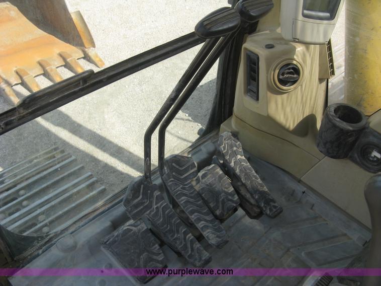 image for item L6363 2001 Caterpillar 320C L excavator