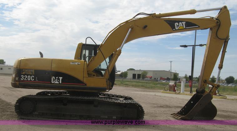 image for item L6364 2001 Caterpillar 320C L excavator