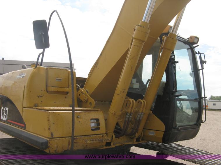 image for item L6364 2001 Caterpillar 320C L excavator